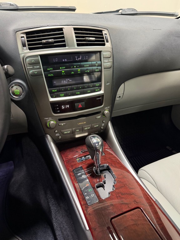 2006 Lexus IS Image 13