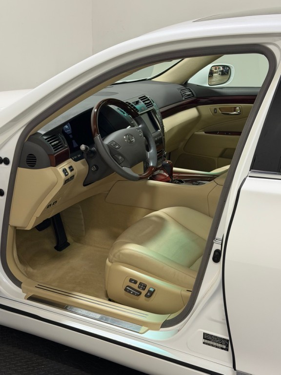 2007 Lexus LS Image 8