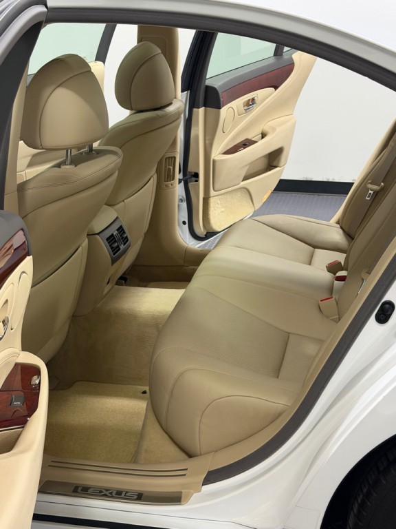 2007 Lexus LS Image 9