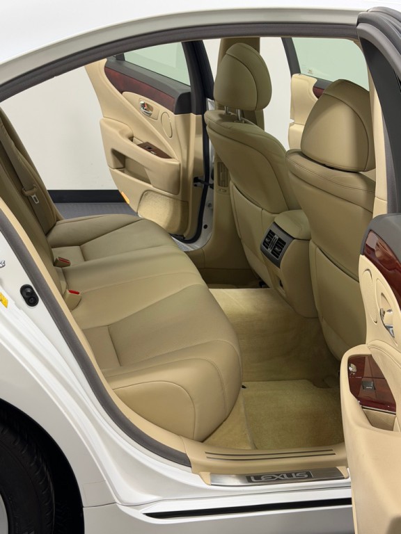 2007 Lexus LS Image 10