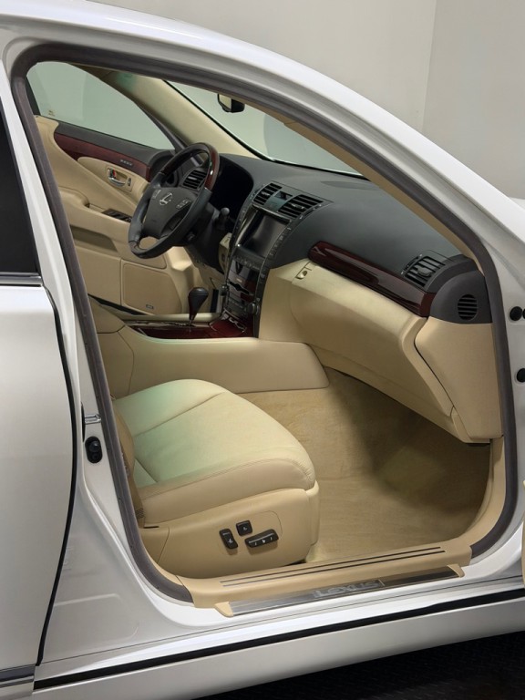 2007 Lexus LS Image 11