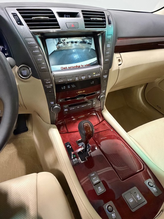 2007 Lexus LS Image 13