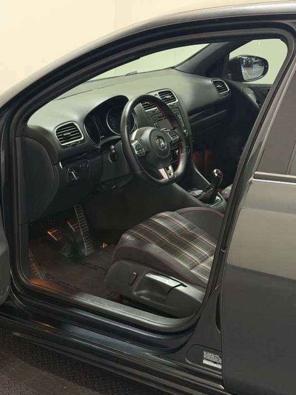 2010 Volkswagen GTI Image 8