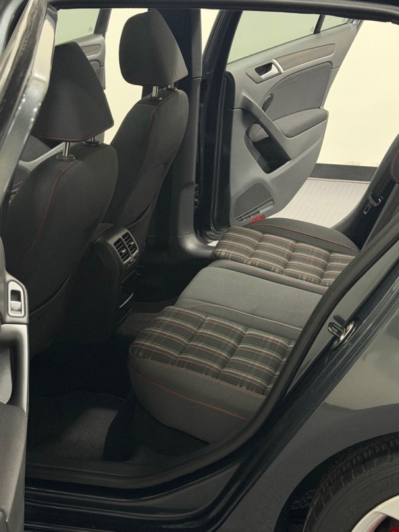 2010 Volkswagen GTI Image 9