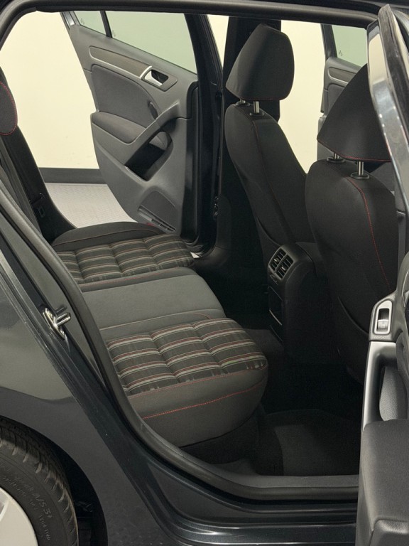 2010 Volkswagen GTI Image 10