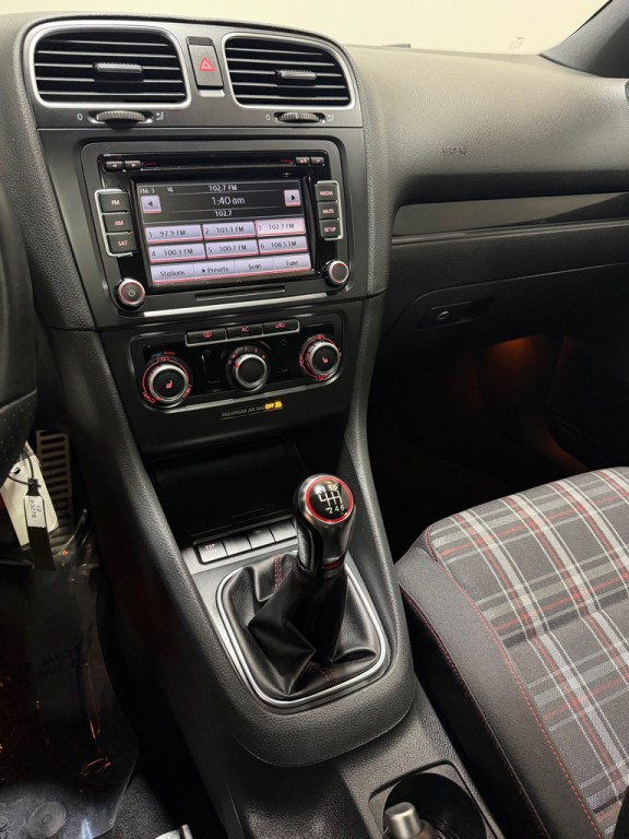 2010 Volkswagen GTI Image 13