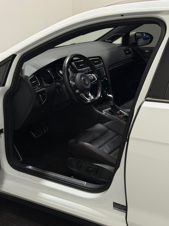 2016 Volkswagen GTI Image 8
