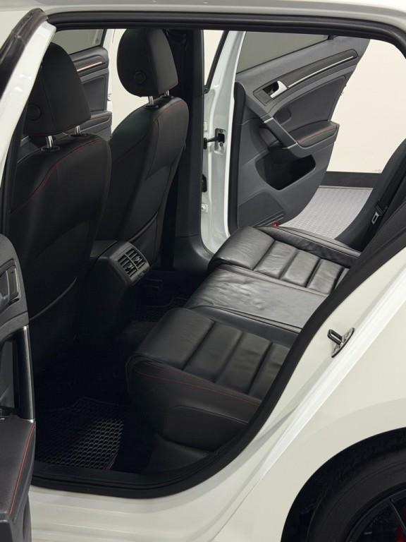 2016 Volkswagen GTI Image 9