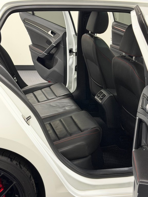 2016 Volkswagen GTI Image 10