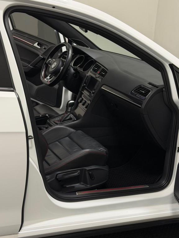 2016 Volkswagen GTI Image 11
