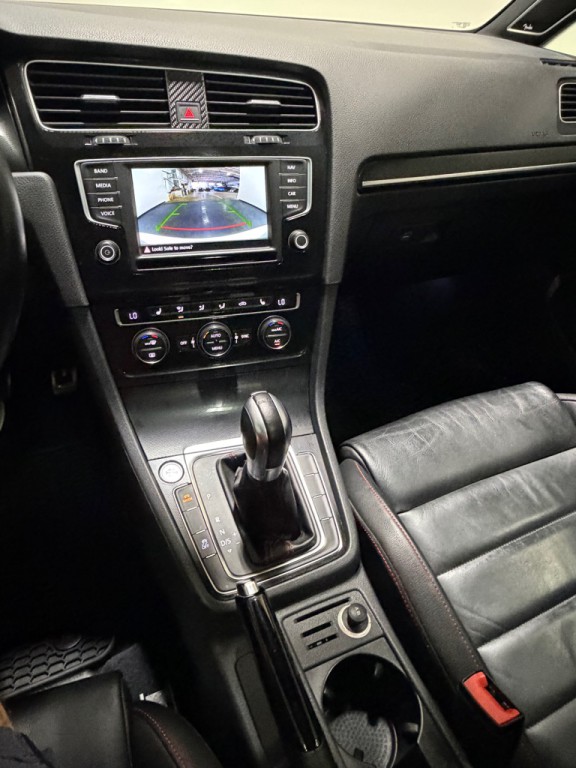 2016 Volkswagen GTI Image 13