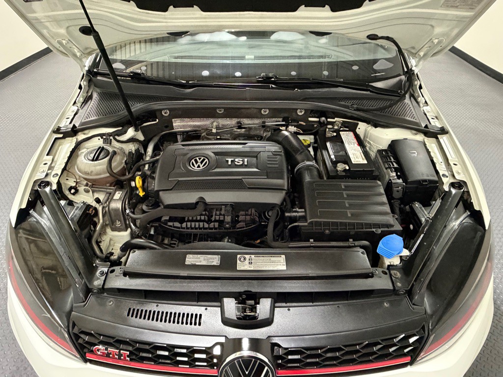 2016 Volkswagen GTI Image 17