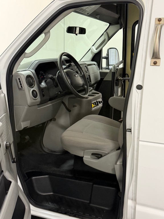 2013 Ford Econoline Image 8