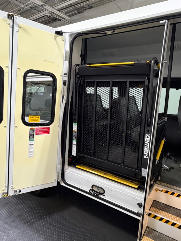 2013 Ford Econoline Image 10