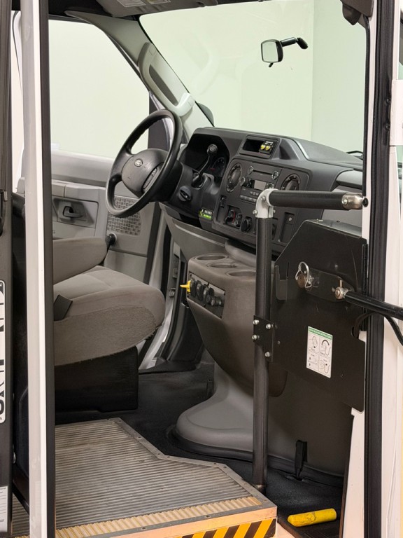 2013 Ford Econoline Image 12