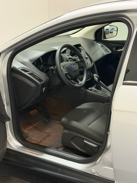 2017 Ford Focus Image 8