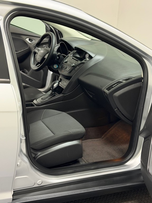 2017 Ford Focus Image 11