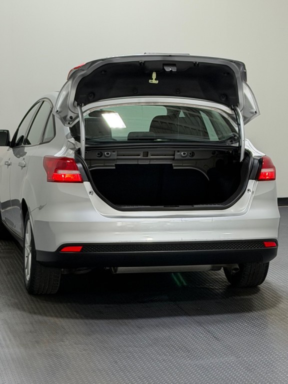 2017 Ford Focus Image 12