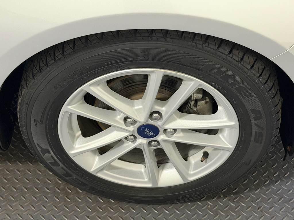 2017 Ford Focus Image 17