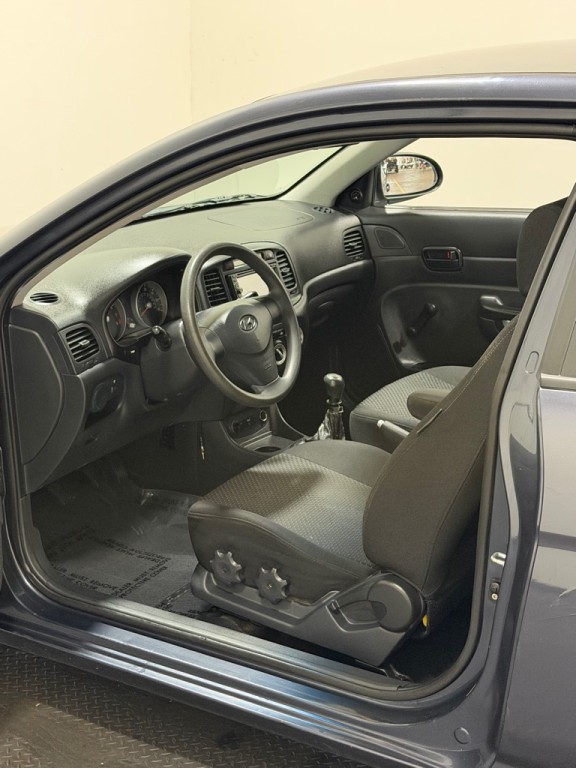 2008 Hyundai Accent Image 8