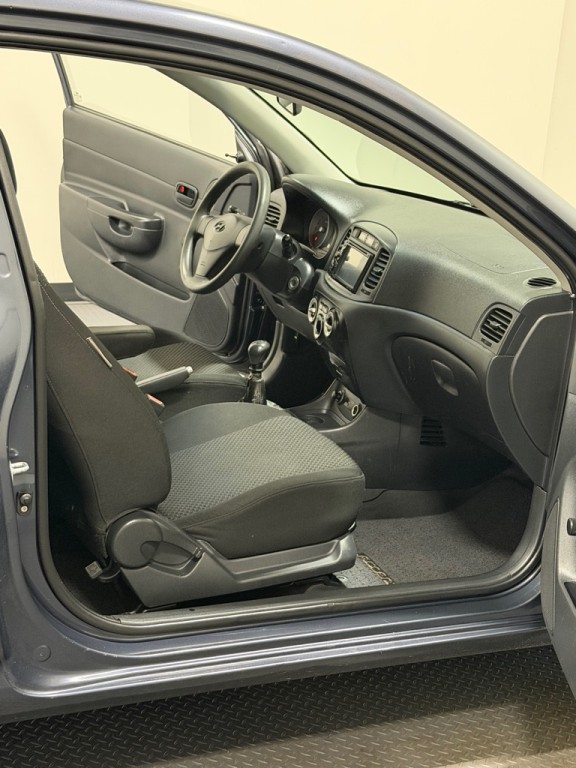 2008 Hyundai Accent Image 9