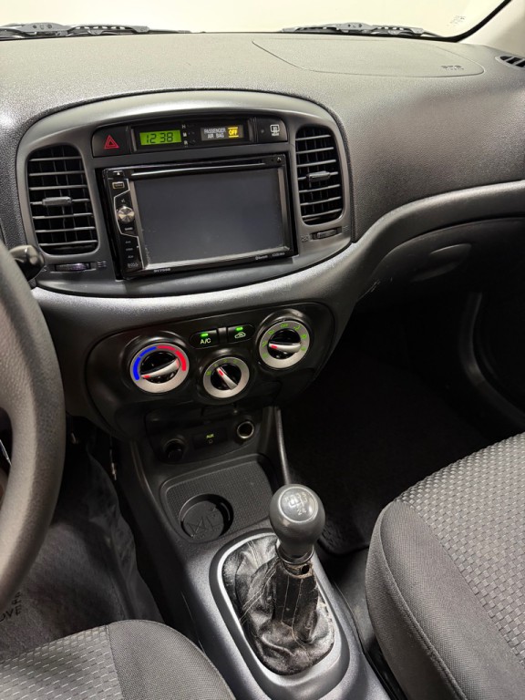 2008 Hyundai Accent Image 12