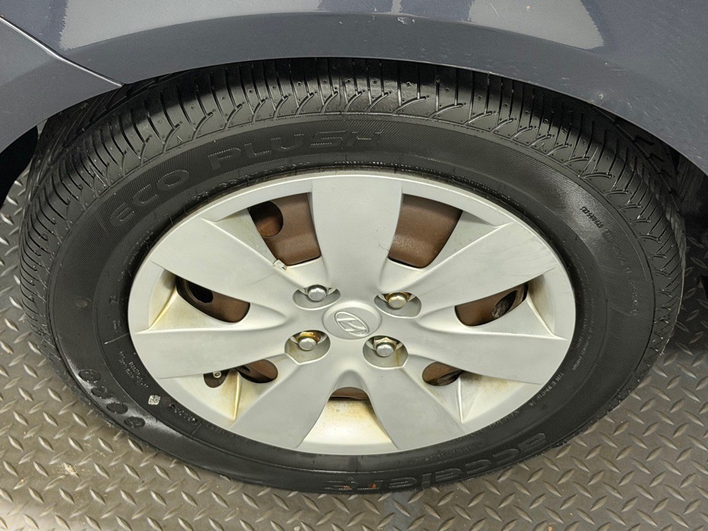 2008 Hyundai Accent Image 16