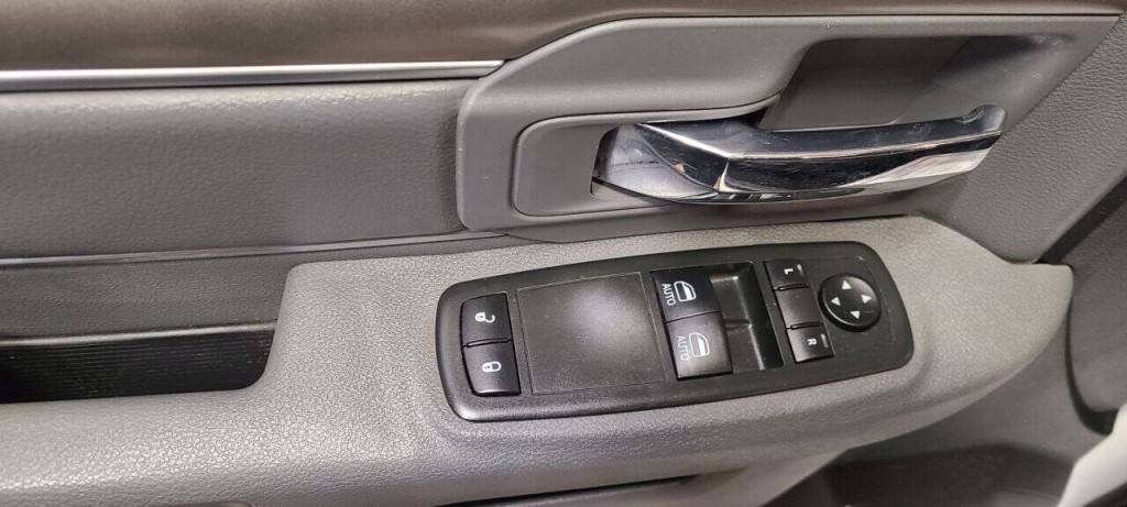 2013 RAM 1500 Image 3