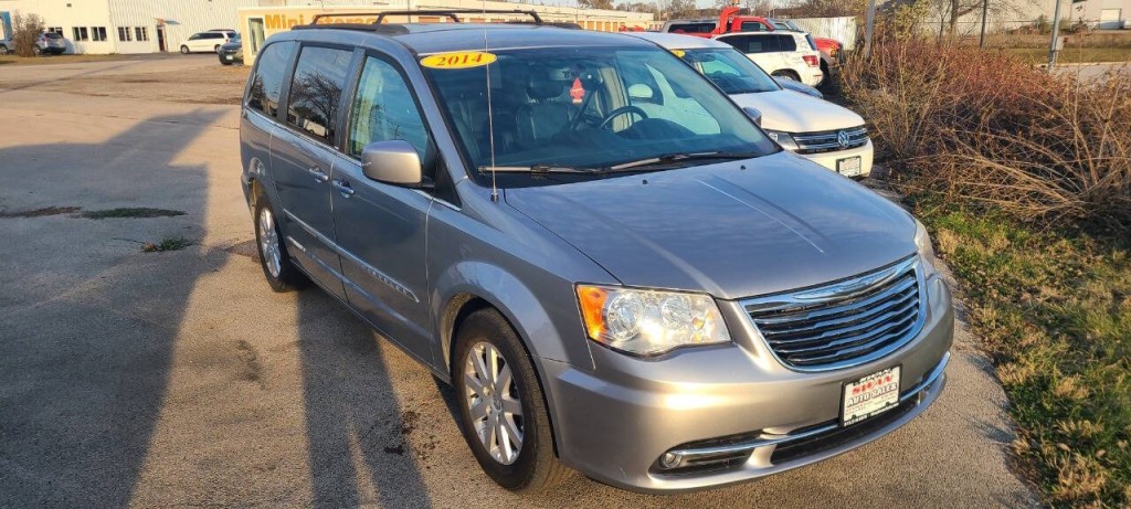 2014 Chrysler Town & Country Image 4