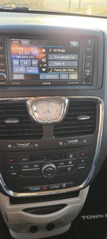 2014 Chrysler Town & Country Image 6