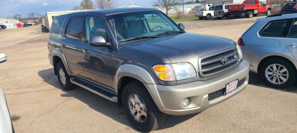 2004 Toyota Sequoia Image 2