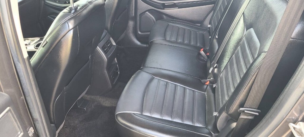 2017 Ford Edge Image 18