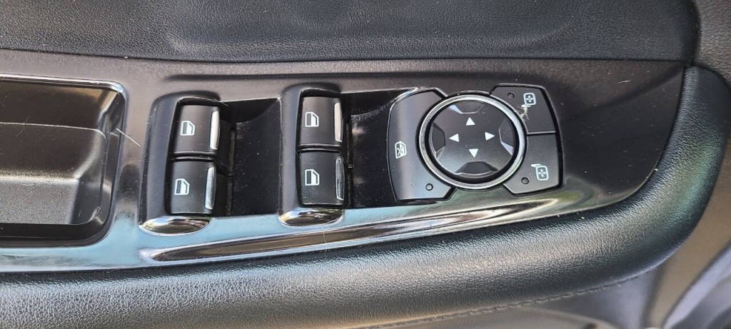 2017 Ford Edge Image 21