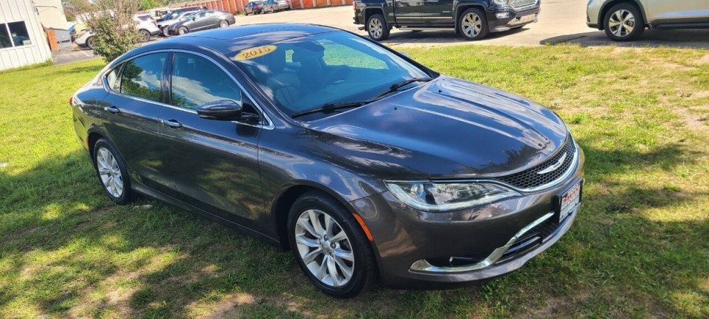 2015 Chrysler 200 Image 2