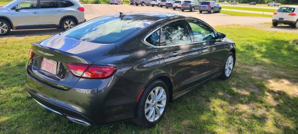 2015 Chrysler 200 Image 3