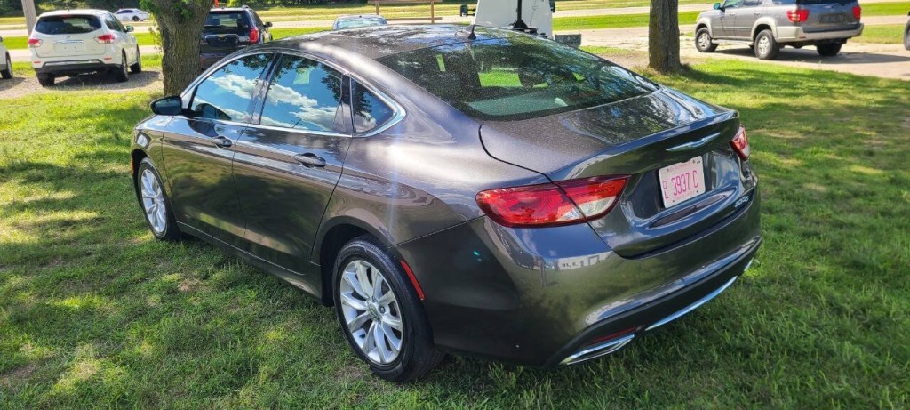 2015 Chrysler 200 Image 4