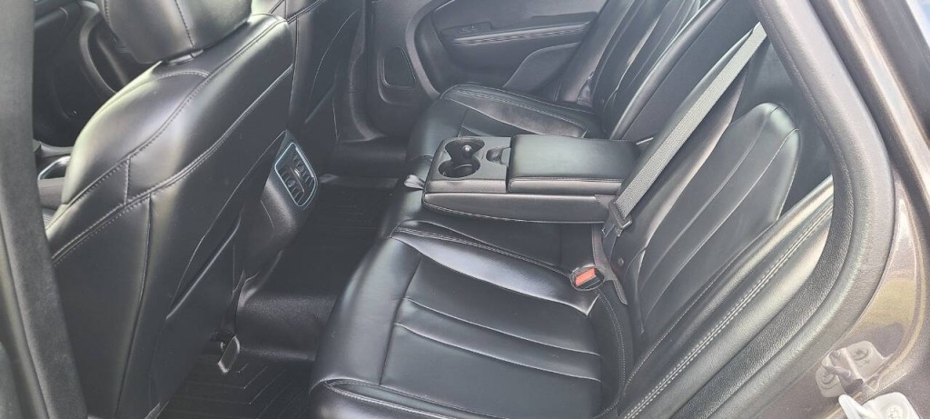 2015 Chrysler 200 Image 11