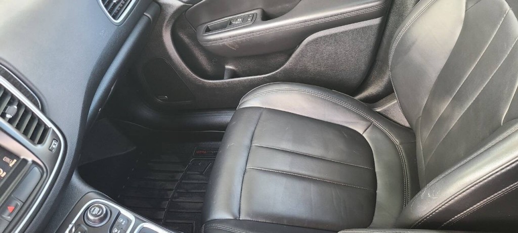 2015 Chrysler 200 Image 14