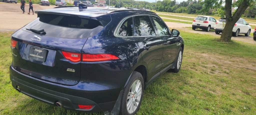 2018 Jaguar F-PACE Image 3