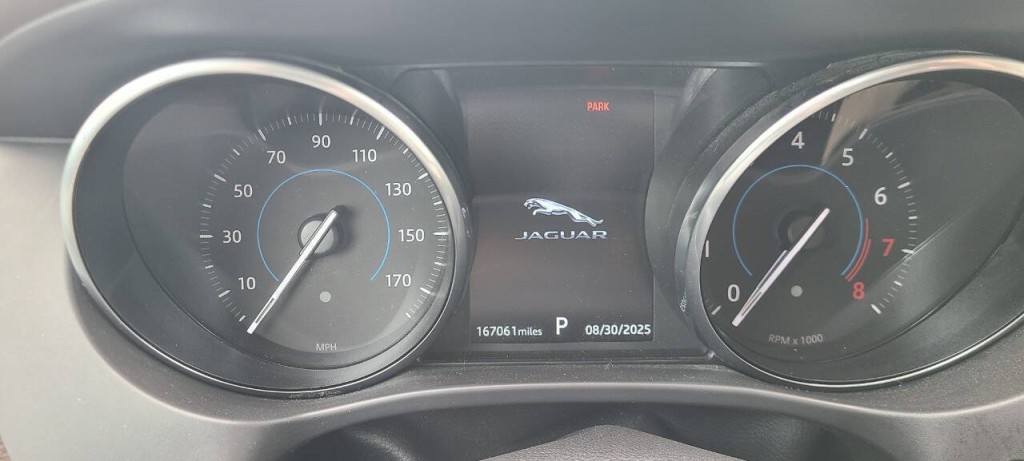 2018 Jaguar F-PACE Image 8