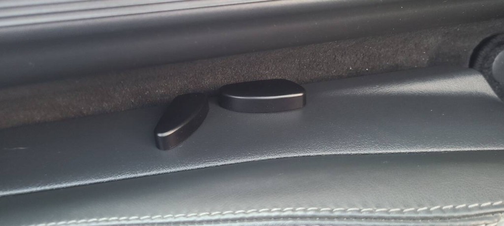 2006 Chrysler Crossfire Image 9