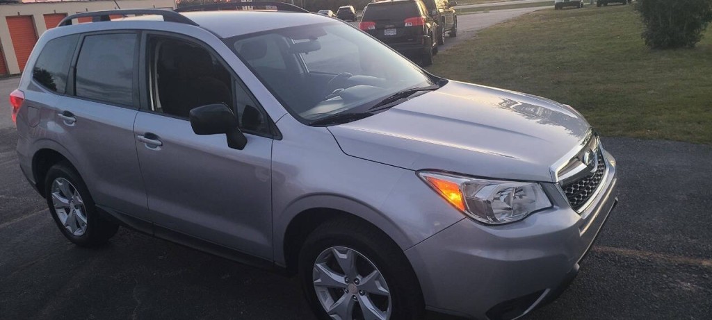 2015 Subaru Forester Image 1