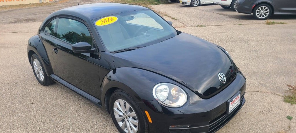 2016 Volkswagen Beetle Image 1