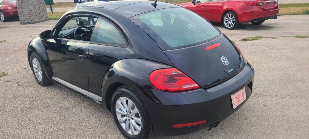 2016 Volkswagen Beetle Image 3