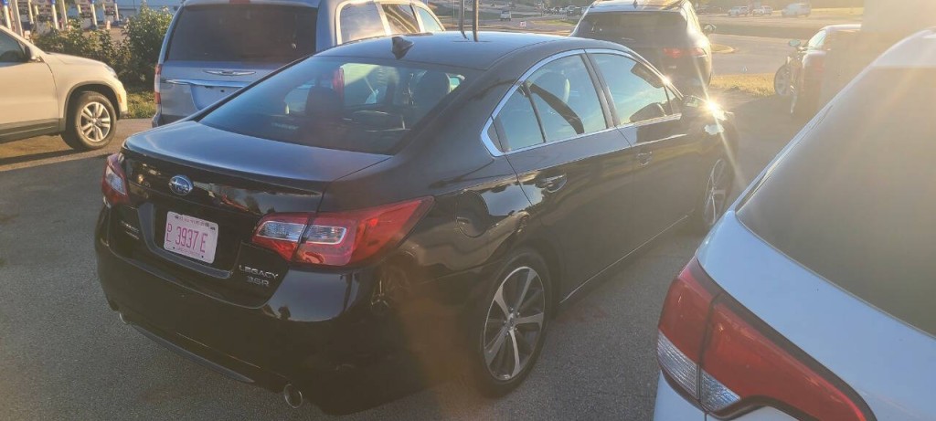 2017 Subaru Legacy Image 3