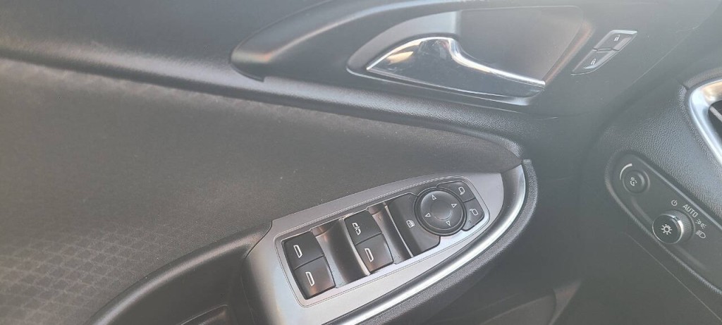 2018 Chevrolet Malibu Image 9