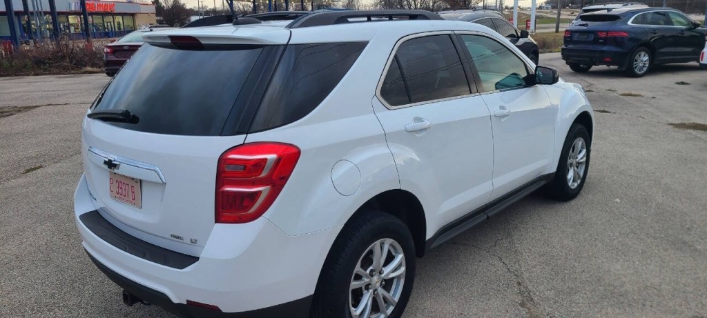 2017 Chevrolet Equinox Image 2