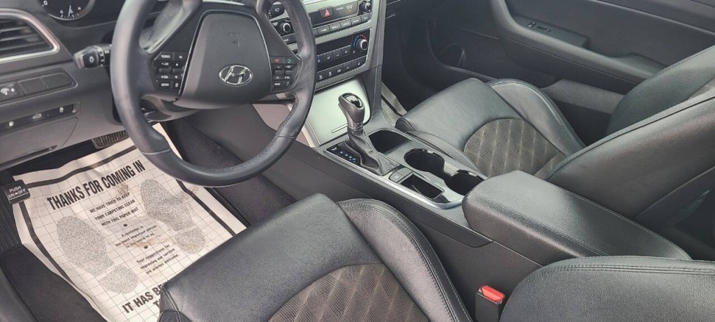 2017 Hyundai Sonata Image 4