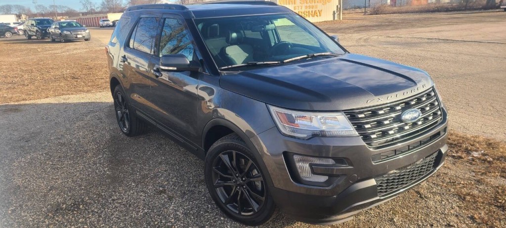 2017 Ford Explorer Image 1