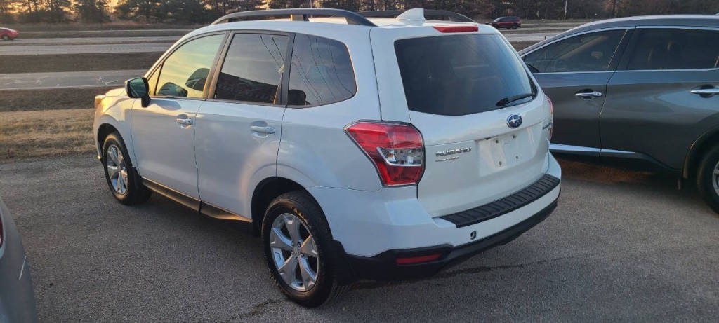 2016 Subaru Forester Image 18